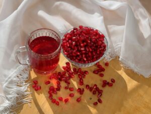 dogs eating pomegranate safely